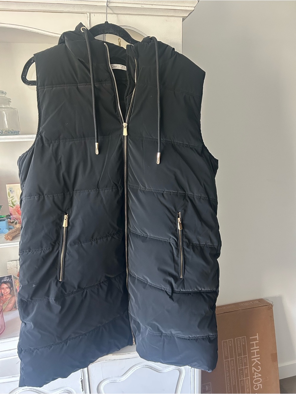 Dex long puffer vest with gold details